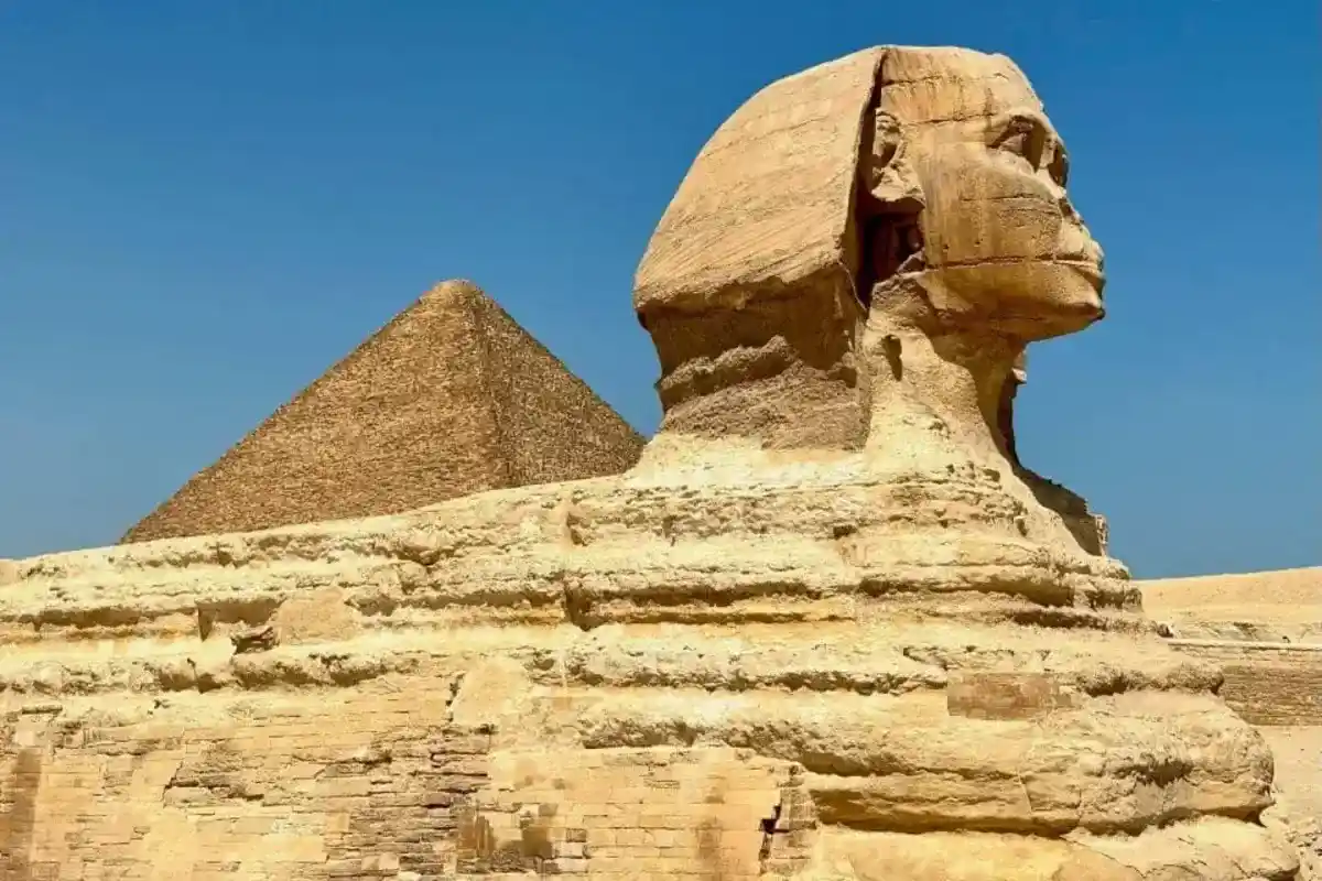 Excursion aux pyramides de Gizeh au départ d'Hurghada en petit groupe