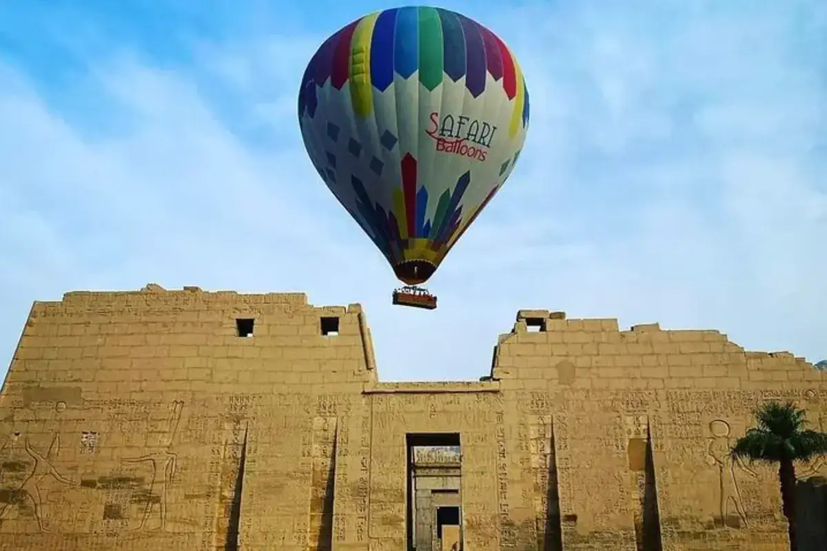 Ein Paket: Heißluftballonfahrt in Luxor & private ganztägige Stadtrundfahrt