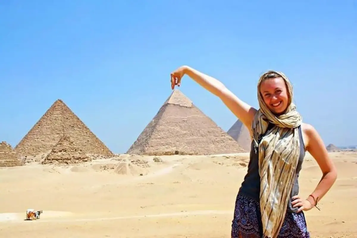 Excursion aux pyramides de Gizeh au départ d'Hurghada en petit groupe