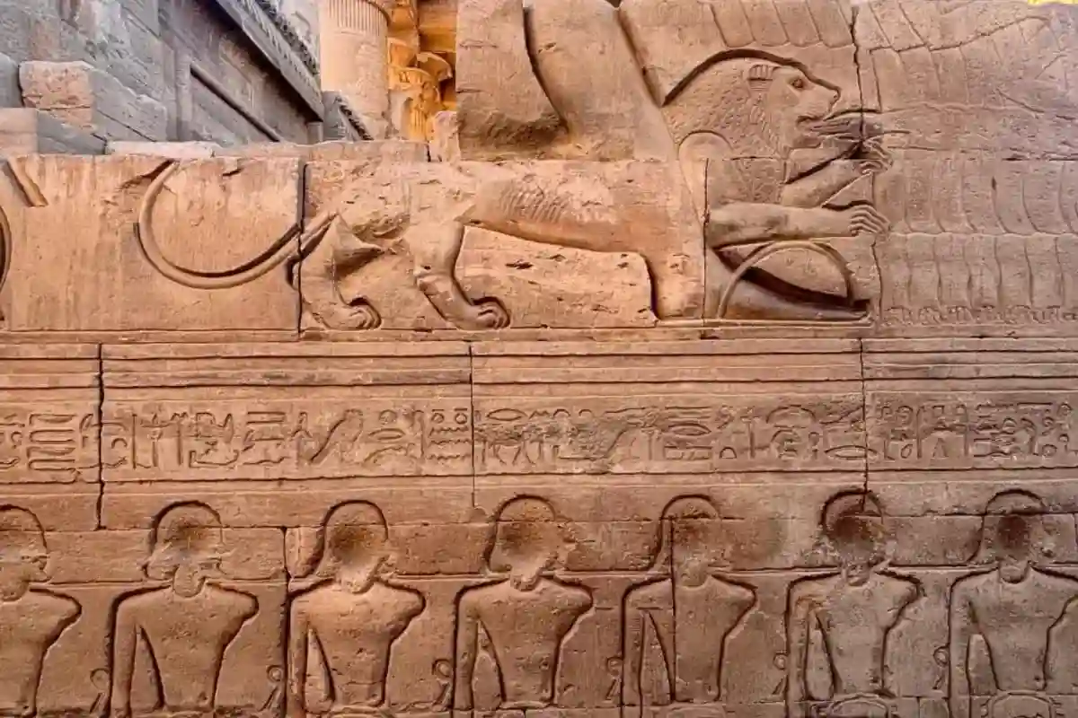 Excursion privée d'une journée aux temples d'Edfou et de Kom Ombo au départ de Louxor